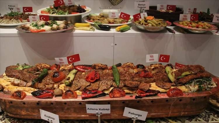 <p>"Türkiye Obezite Araştırma Derneği’nin (TOAD) verilerine göre en obez il Adana olarak görünmektedir. En fit il ise Erzurum’dur. Adana’nın, obezitenin en sık görülen il olmasının sebebi gece yeme alışkanlığının, mutfağının zengin olmasından kaynaklanmaktadır. Ayrıca Dünya Sağlık Örgütü verilerine göre Türkiye, yüzde 66.8 ile Avrupa’da ilk sırada yer alıyor. Hastalarımıza obeziteden korunma anlamında düzenli spor yapmalarını, düzenli fiziksel aktivite bulunmalarını ve düzenli beslenmeleri konusunda çağrıda bulunuyoruz."</p>