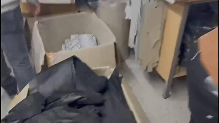 <p>Piton yılanlarına ait derilerin santimetresinin 22 dolar olduğu öğrenilirken yılan derisinden yapılan çantaların ise 4 bin dolara satıldığı ortaya çıktı.</p>