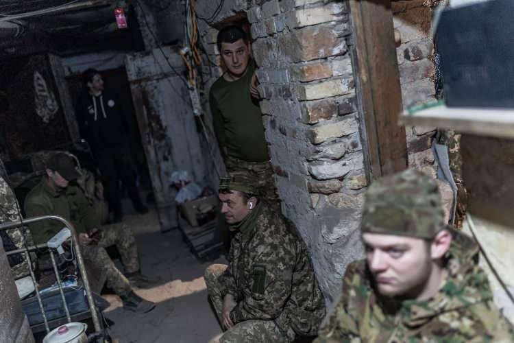 <p><span style="color:#B22222"><strong>'ÖZEL ASKERİ OPERASYON'</strong></span></p>
<p> </p>
<p>Putin,2022 yılı 24 Şubat'ta sabahın erken saatlerinde<strong></strong> televizyondan <strong>"Ukrayna'da özel askeri operasyon"</strong> başlattıklarını duyurdu. Böylece Rusya'nın Ukrayna'ya karşı savaşı başladı.</p>