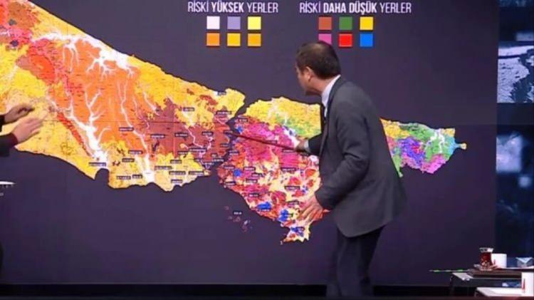 <p><strong>"DEPREM ÇANTANIZ HAZIR OLSUN"</strong></p>

<p>Halkla buluştuğu söyleşide binaların bulunduğu zeminin yapısına ve yaşam üçgeni yönteminin önemine değinen Yoshinori Moriwaki, su şişesi, toz maskesi, deprem çantası ile düdüğün depreme hazırlık olarak bulundurulmasını tavsiye etti.</p>
