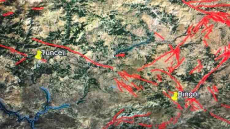 <p><strong>Prof. Dr. Naci Görür'ün 3 kent ile ilgili ise şöyle konuştu: </strong></p>

<p>Erzincan'da deprem 1939 ve 1990 yıllarında var. Erzincan- Bingöl arasındaki o fayın adına Yedisu Fayı deniyor. O fayda en son deprem 1794, 7.2 büyüklüğünde deprem olmuş. Bunun üzerine 250 sene koyarsam bugünlere yaklaşıyor. Dolasıyla periyodu da dolmuş. Bu demektir ki deprem oluşturdu, oluşturacak durumda...</p>
