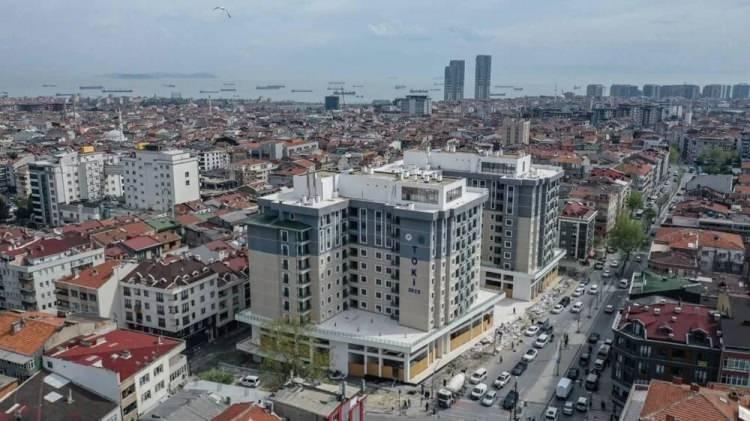<p><strong>5- BAKANLIK ÖDEMEYİ NE ZAMAN, NASIL YAPACAK?</strong></p>

<p> </p>

<p> </p>

<p>Ödemeler hak sahibi adına yükleniciye yapılacak. Bakanlık ödemeleri yapıdaki hak sahipleri adına "hak sahiplerinin anlaştığı yüklenici"nin Emlak Katılım Bankası'nda açacağı vadesiz hesabına dört taksitle yapacak.</p>
