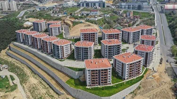 <p><strong>6- HAK SAHİPLERİNİN ÖDEMELERİ NE ZAMAN BAŞLAYACAK?</strong></p>
<p> </p>
<p>Ruhsat tarihinden itibaren 24 ay sonra ödemeler başlayacak. Yani vatandaş, riskli yapısını yenileyip güvenli konutuna geçtikten sonra ödemelere başlayacak. Böylece konutu dönüşüme girecek vatandaş dönüşüm sürecinde hem kira hem kredi taksiti ödemek zorunda kalmayacak.</p>