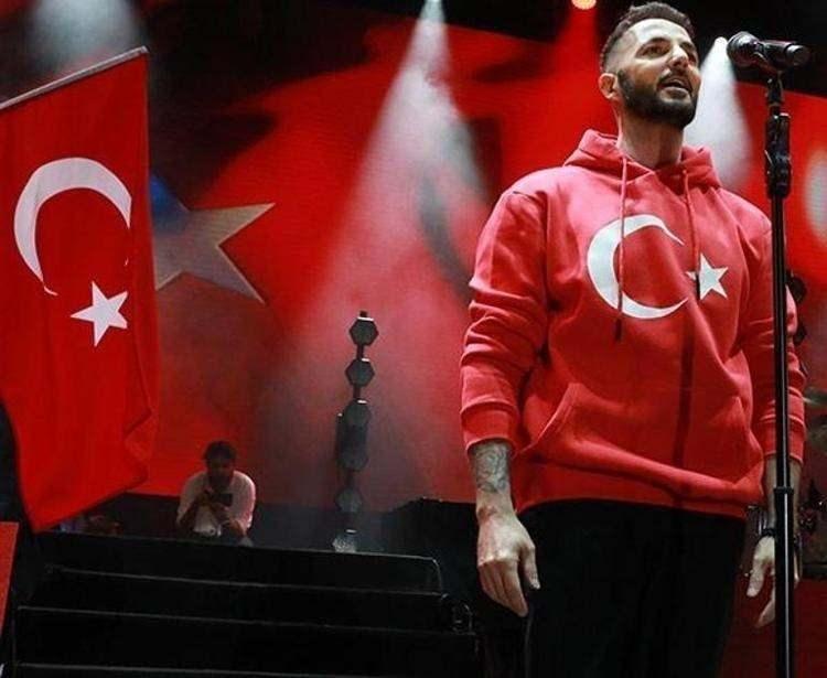 <p><strong>7 yılın ardından Türkiye'ye dönüş sağlayan Gökhan Özen, Instagram hesabından yaptığı paylaşımda İzmir konserinin ardından üç gündür bir enfeksiyon geçirdiğini açıkladı</strong></p>
