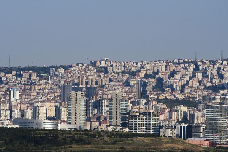 <p>Ancak burada rakamlar üzerinde bir kesin karara varılmış değil. Bu yıl içinde yapılacak çalışma neticesinde yeni sigorta uygulamasının prim ve teminat miktarları da belirlenmiş olacak.</p>
