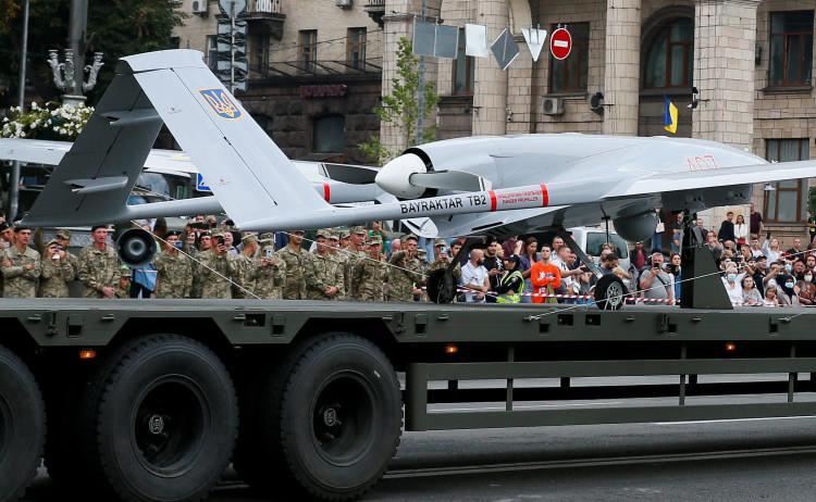 <p>Ukrayna'da işgalci Rus ordusuna karşı yoğun bir şekilde kullanılıyor. Dağlık Karabağ'da Ermenistan ile yaşanan çatışma Azerbaycan için oyunun kurallarını değiştiren bir olay oldu.</p>

<p> </p>

<p><strong>Suriye, Kuzey Irak ve Libya savaş alanlarına damgasını vurdu' ifadeleri yer aldı.</strong></p>
