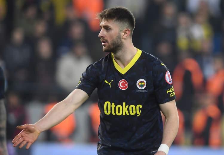 <p>İsmail Yüksek</p>

<p>Fenerbahçe</p>

<p>10 milyon euro</p>
