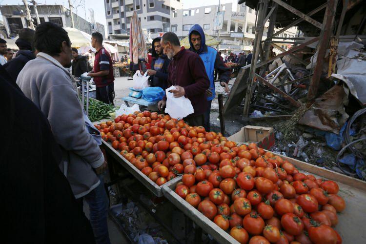 <p><strong>İsrail'in Gazze'yi işgalinde 7 Ekim sonrası</strong></p>

<p> </p>

<p>Hamas'ın silahlı kanadı İzzeddin el-Kassam Tugayları, "Filistinlilere ve başta Mescid-i Aksa olmak üzere kutsal değerlere yönelik sürekli ihlallere karşılık verme" gerekçesiyle İsrail'e 7 Ekim 2023'te kapsamlı saldırı düzenledi.</p>
