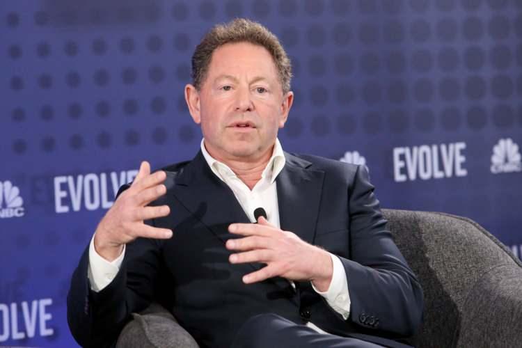 <p><span style="color:#B22222"><strong>1)  ESKİ ACTIVISION CEO'SU BOBBY KOTICK</strong></span></p>

<p> </p>

<p>The Wall Street Journal'ın konuşmaları bilen kaynaklara dayandırdığı haberine göre, oyun devi Activision'ın eski CEO'sunun geçen hafta Sun Valley Konferansı'ndaki bir akşam yemeği sırasında OpenAI CEO'su Sam Altman'a TikTok'u satın alma fikrini açtığı bildirildi.</p>
