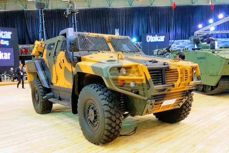 <p>Otokar, savunma sanayisindeki zırhlı ürün ailesine ayrıca ALPAR ağır sınıf paletli insansız kara aracını ve AKREP II R keşif-gözetleme aracını ekledi.</p>