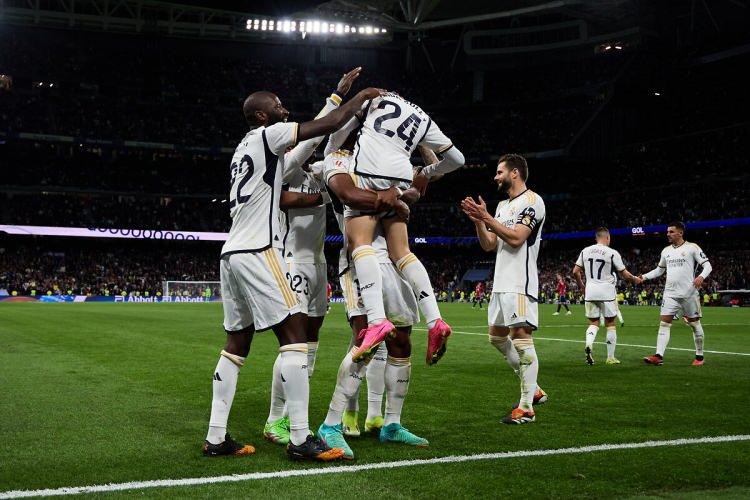 <p>Eflatun-beyazlılarda oyuna 89. dakikada dahil olan milli futbolcu Arda Güler ise 90+4'de takımının 4. golünü kaydetti ve Madrid ekibinde ilk gol sevincini yaşadı.</p>
