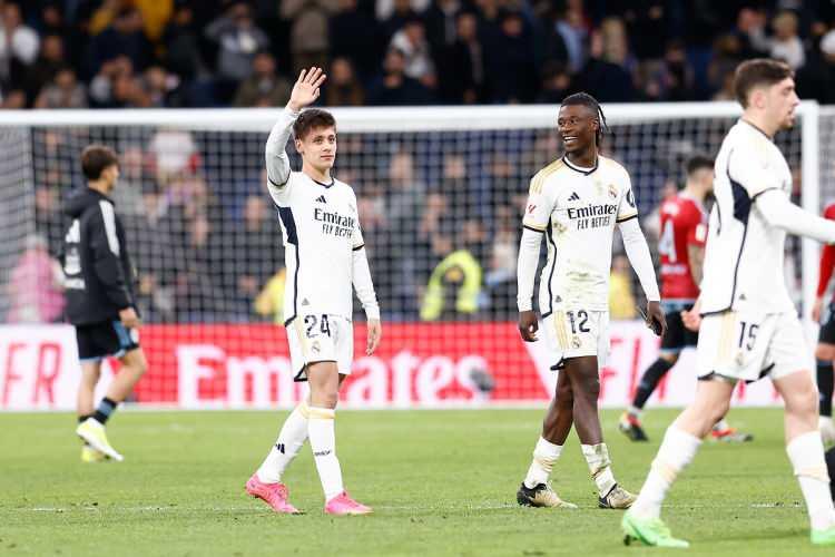 <p>Arda Güler Bernabeu'dan takım arkadaşları ve Ancelotti tarafından alkışlanarak ve desteklenerek ayrıldı.</p>

