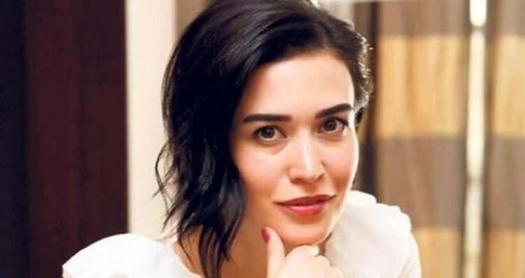 <p><strong>Eski yıllardaki halini gören kullanıcılar oyuncuya, "Estetiklerle çok farklı birine dönüşmüş", "Değişmiş bayağı", "Tanıyamadım", "Her geçen gün daha güzel olmuş" gibi yorumlarda bulundu.</strong></p>
<p> </p>