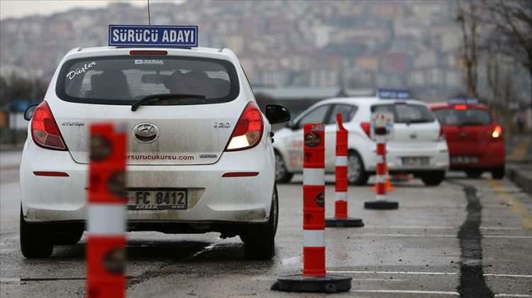 <p>Geçerli bir sağlık raporu</p>

<p>Kan grubu belgesi (Sağlık raporunda belirtilmişse gerekli değil)</p>

<p>Mevcut ehliyet</p>

<p>Adli sicil kaydı</p>
