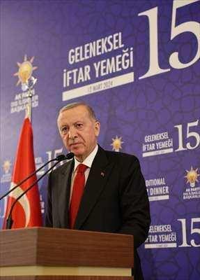 <p>Cumhurbaşkanı Recep Tayyip Erdoğan, AK Parti Genel Merkezi’nde büyükelçilerle iftar programında bir araya geldi. </p>
