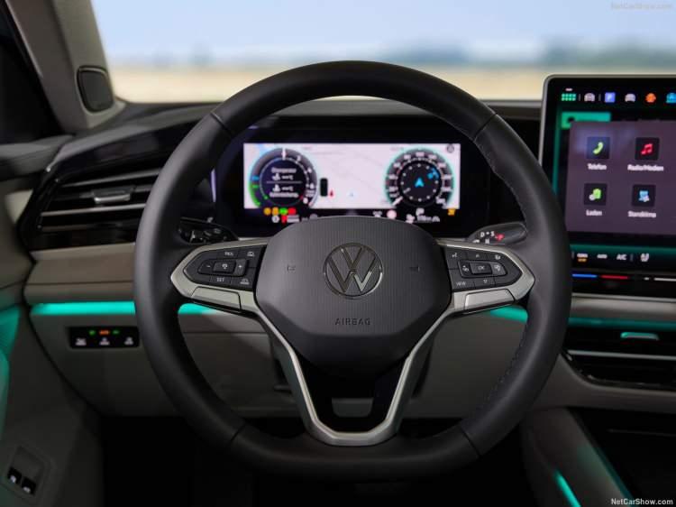 <p>Yeni Passat’ın Elegance ve R-Line donanımlarında standart olarak sunulan 10 odacıklı pnömatik basınçlı masaj özelliğine sahip yeni “ergoActive Plus” elektrikli, hafızalı ve “Varenna” deri ön koltuklar, ısıtma ve havalandırma özelliğine de sahip.</p>