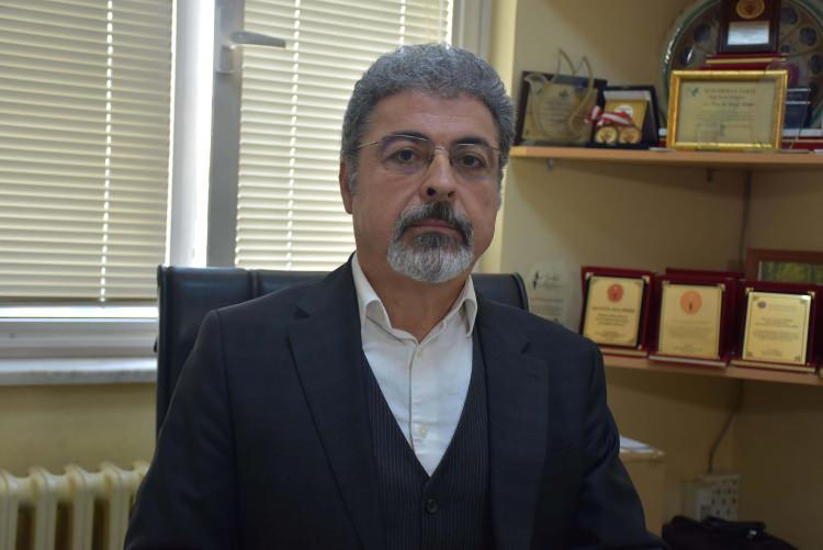 <p>'DEPREM SAYISINDA ARTIŞ YAŞANDI'</p>
<p>Kahramanmaraş merkezli 6 Şubat 2023 tarihinde meydana gelen yıkıcı depremin ardından 1 yıl içinde yaklaşık 100 bin deprem yaşandığını anlatan Prof. Dr. Sözbilir, <strong>"Normal şartlarda Türkiye'de bir yılda ortalama 25 bin tane deprem oluyor. Ama 6 Şubat'tan sonra 1 yıl içerisinde yaklaşık 100 bin tane deprem oldu yani deprem sayısında artış yaşandı. Bu da çok yüksek bir enerjinin açığa çıkması olarak değerlendirilebilir. Bu hareketlilik sürüyor" </strong>dedi.</p>