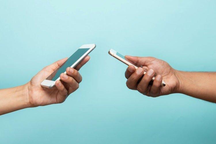 <p>Dünyada en çok satan akıllı telefon üreticileri (Şubat 2024)</p>
<p> </p>
<p>Teknoloji ile ilgili veriler yayınlayan Statcounter’ın son raporuna göre Apple, en çok satan akıllı telefon üreticisi konumunda. Şirketin pazar payı yüzde 27.84 seviyesinde. Hemen ardından onu Samsung takip ediyor. Güney Koreli şirketin pazar payının ise yüzde 23.77 olduğu görülüyor.</p>