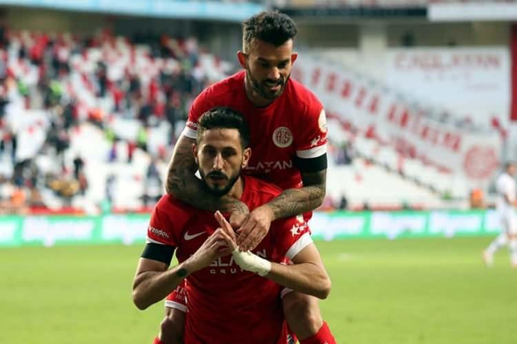 <p>"Bu durum, ücretlerin ödenmemesi ve uygunsuz mali kaygılardan kaynaklanmaktadır."</p>
