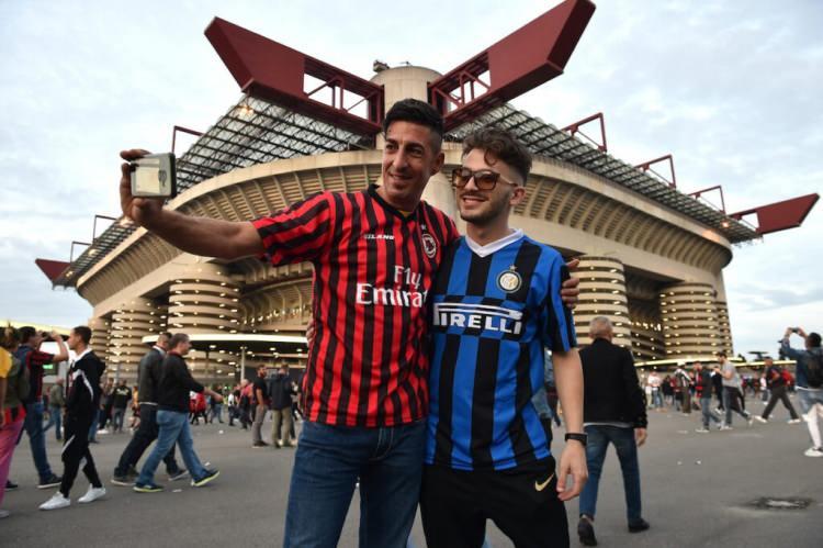 <p><span style="color:#000000"><strong>5. San Siro</strong></span></p>
