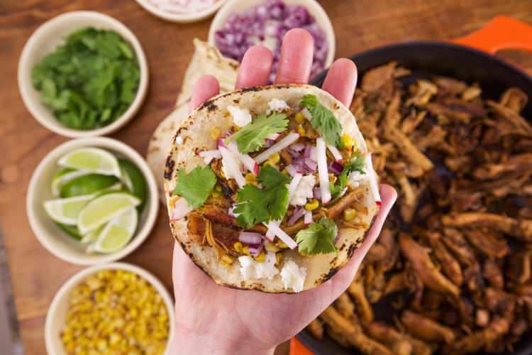 <p><strong>9. Carnitas (Meksika)</strong></p>
<p>"Küçük etler" anlamına gelen Carnitas, Michoacán eyaletinde ortaya çıkan, Meksika mutfağının bir yemeğidir.</p>