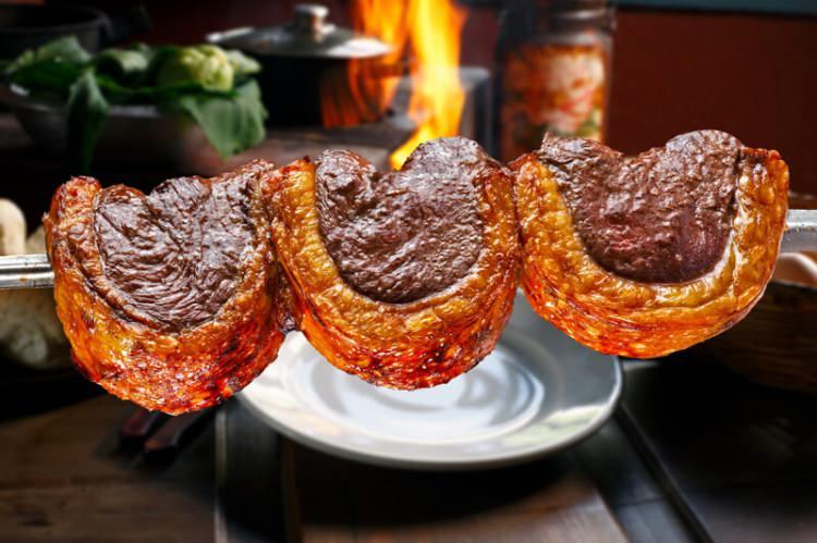 <p><strong>2. Picanha (Brezilya)</strong></p>
<p>Picanha, Brezilya'da özellikle popüler olan ve oldukça değerli olan taze kesilmiş bir sığır etidir.</p>