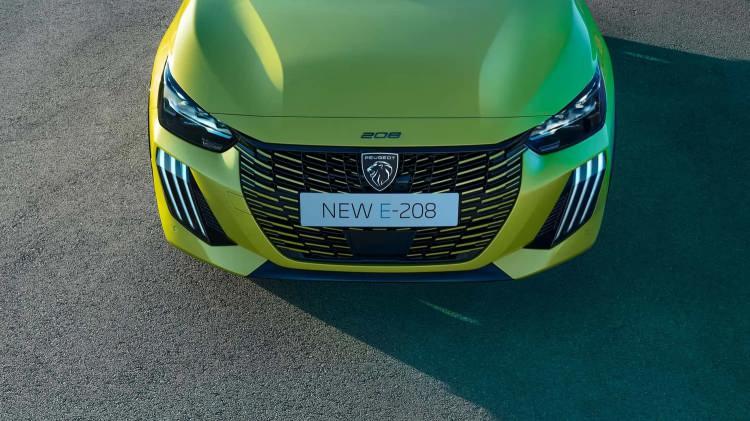 <p>Peugeot'nun şehir otomobillerindeki dokuzuncu jenerasyon temsilcisi 208, yenilenen tasarımı, ileri teknolojileri ve elektrikli versiyonu ile Türkiye'de mart ayı itibarıyla satışa sunuldu.</p>

<p> </p>
