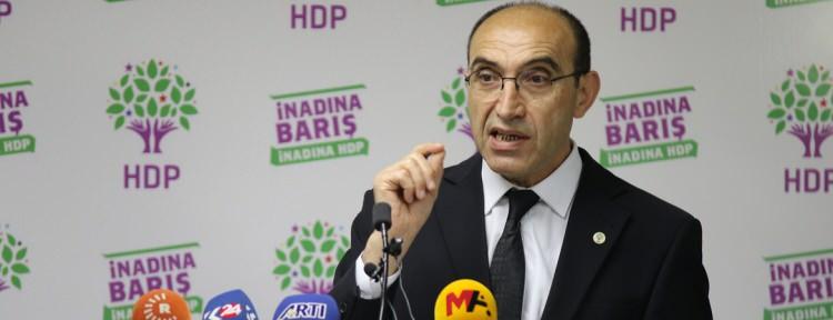 <p>HDP Sözcüsü Günay Kubilay, yenilenen İstanbul seçimlerini CHP’li Ekrem İmamoğlu’nun kazanmasını “Bu sadece bir belediye seçimi olmadı. Türkiye, bütün eksiklerine rağmen seçimle gelenin seçimle iktidarı bıraktığı bir geleneğin ısrarcısı olduğunu da gösterdi” sözleriyle yorumladı.</p>
