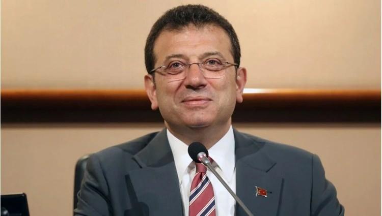 <p>İBB’de atanan isimler arasında CHP’li olmamasına yönelik eleştiriler üzerine konuşan İmamoğlu, “Birçok CHP’li arkadaşımız, yanımızda görev yapıyor. Yarın AKP’li geçmişi olan birisi de aramızda olacaktır, HDP’li de MHP’li de. Bunu niye söylüyorum? Geçmiş etiketlerine, geçmiş titrine bakmıyoruz” dedi. (Cumhuriyet 12.08.2019)</p>