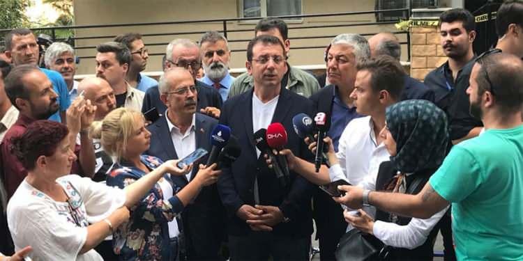 <p>İstanbul Büyükşehir Belediye (İBB) Başkanı Ekrem İmamoğlu, HDP’li 3 büyükşehir belediye başkanın (Diyarbakır, Van ve Mardin) İçişleri Bakanlığı kararıyla görevden alınmasını değerlendirerek, “Milletin iradesinin yok saymak çok büyük bir hatadır. Şiddetle kınıyorum. Karşısındayım. Umarım seçilmiş belediye başkanları tekrar görevlerine dönerler” diye konuştu. (Cumhuriyet 21.08.2019)</p>
