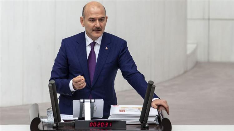 <p>İçişleri Bakanı Süleyman Soylu, Meclis'te yaptığı konuşmasında CHP'li Ekrem İmamoğlu'nun başkanlığında belediyeye 33 bin kişi alındığını bunun 12 bininin güvenlik kayıtlarına bakıldığını, 557 kişinin PKK, DHKP-C, MLKP gibi örgütlerle bağlantılı olduğunu söyledi. Soylu, "İstanbul'a yaklaşık 33 bin kişi alındı ve bu 33 bin kişiden ancak 14 bin kişinin bilgisi bize intikal ettirildi ve 33 bin kişiden 12 bin kişiye ancak bakıldı, 455'inin PKK ve KCK kaydı var, 80'inin DHKP-C kaydı var, 20'sinin de MLKP kaydı var, 2'sinin MKP kaydı var ve diğerlerinin de kayıtlarını her birinize gönderebilirim" ifadelerini kullandı. (Sabah 12.12.2021)</p>