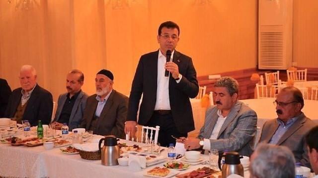 <p>CHP’li İmamoğlu’nun, 2019 yerel seçimlerinden kısa bir süre önce bebek katili Apo’nun talimatıyla kurulan DİAYDER isimli sözde derneğin yöneticileri ile yemek yediği, HDP’nin desteğiyle kazanılan seçim sonrası ise dernek üyelerine İBB’de gassallık dahil birçok kadro verildiği ortaya çıktı. Bazı DİAYDER üyelerinin, İBB’nin yardım kartlarını teröristlerin ailelerine ulaştırdığı da tespit edildi. (Yeni Akit 30.12.2021)</p>