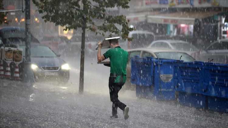 <p>Meteoroloji Genel Müdürlüğü birçok bölge için kuvvetli yağış beklendiğini paylaştı. İstanbul dahil bazı kentler için sağanak yağış uyarısı verilirken; yurdun doğu kesimlerinde çığ tehlikesine karşı dikkatli olunması gerektiği belirtildi. Peki bugün yağmur hangi bölgelerde bekleniyor? İşte detaylar... </p>
