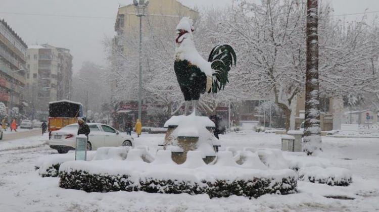 <p><strong>DENİZLİ 6&deg;C, 22&deg;C</strong></p>

<p>Par&ccedil;alı, yer yer &ccedil;ok bulutlu</p>

