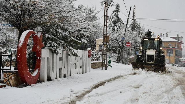 <p><strong>ADANA 7&deg;C, 22&deg;C</strong></p>

<p>Par&ccedil;alı ve az bulutlu</p>
