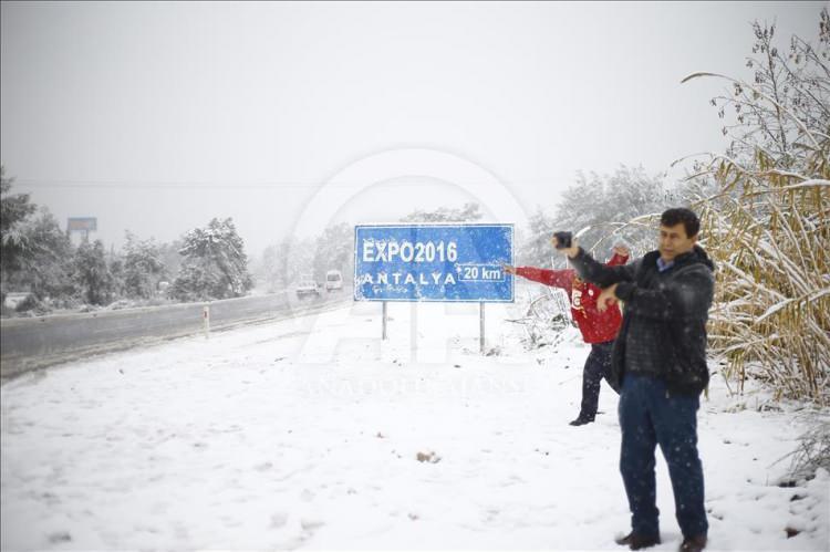 <p><strong>ANTALYA 12&deg;C, 20&deg;C</strong></p>

<p>Par&ccedil;alı ve az bulutlu, batı kesimleri yer yer &ccedil;ok bulutlu</p>
