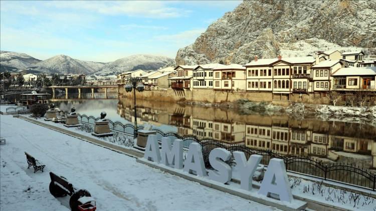 <p><strong>AMASYA 5&deg;C, 20&deg;C</strong></p>

<p>Par&ccedil;alı ve az bulutlu</p>

