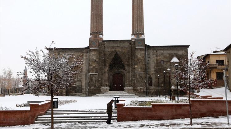 <p><strong>ERZURUM -7&deg;C, 9&deg;C</strong></p>

<p>&nbsp;</p>

<p>Par&ccedil;alı ve az bulutlu</p>

