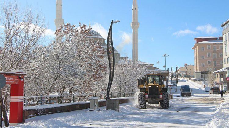 <p><strong>SİİRT 2&deg;C, 16&deg;C</strong></p>

<p><br />
Par&ccedil;alı ve az bulutlu</p>
