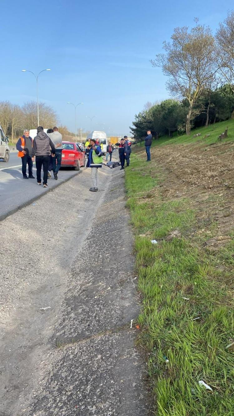 <p>Kaza, 11 Mart günü saat 16.00 sıralarında TEM Otoyolu Kavaklı Mahallesi mevkisinde meydana geldi. İddiaya göre, sürücü Soner Aci ve oğlu Anıl Aci’nin bulunduğu otomobil Ankara yönünde ilerlerken arızalandı.</p>

<p> </p>
