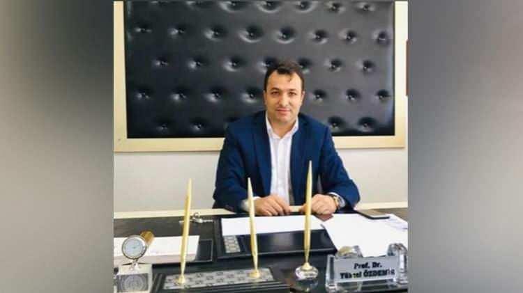 <p><strong>ÖZDEMİR: ABD DEĞİL TÜRKİYE YENİ BİR ÇAĞIN EŞİĞİNDE</strong></p>

<p>Konuya ilişkin Erzurum Atatürk Üniversitesi Atom ve Molekül Fiziği Anabilim Dalı  Öğretim Üyesi Prof. Dr. Yüksel Özdemir ile görüştük. Nükleer Fizik Profesörü Yüksel Özdemir, Engin Arık'ın öğrencilerinden. Hocasının ölümünün 'şaibeli' olduğunu kaydeden Prof. Özdemir, Engin Arık'ın projesine sahip çıktıklarını söyledi. Özdemir, Türkiye'nin yeni bir çağın eşiğinde olduğunu aktardı.</p>
