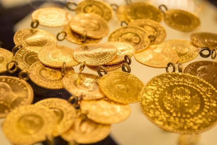 <p>Karadağ, <strong>"Ana resme baktığımızda ons altın 2 bin 100 ve 2 bin dolar aralığında şekilleniyor. Altında yukarı yönlü potansiyel devam ediyor. Gram altının ise 2 bin 500 ve 2 bin 800 lira aralığında yıl sonunu kapatması bekleniyor" </strong>diye konuştu.</p>
