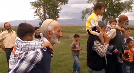 <p><strong>Erzurum:</strong></p>

<p><strong>İlk orucunu tutan &ccedil;ocuğa hediye ve 1001 hatim geleneği</strong></p>

<p>&nbsp;</p>
