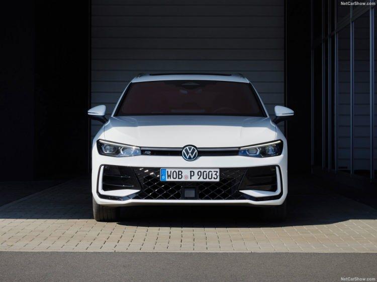 <p>İŞTE YENİ PASSAT'IN FİYATLARI</p>
