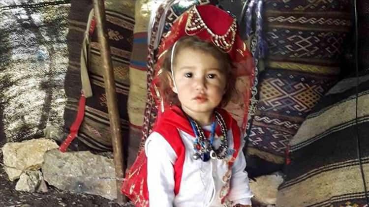 <p><strong>DEDENİN CEZASI YÜKSELDİ</strong></p>
<p>Heyet, H. Yağal hakkında gelini S. Yağal'a yönelik "nitelikli cinsel saldırı" suçundan doğan kız çocuğu A. Yağal'a karşı "sarkıntılık suretiyle çocuğun cinsel istismarı" suçundan verilen 5 yıl 7 ay 15 gün cezasını kaldırdı. Eylemin işlendiği zaman, yer ve biçim ile meydana getirdiği zarar ve tehlikenin ağırlığının göz önünde bulundurulduğunu açıklayan heyet, sanığı "çocuğun nitelikli cinsel istismarı" suçundan 9 yıl hapis cezasına çarptırdı. Ceza, suçun "alt soyuna karşı gerçeklemiş olması" ve "birden fazla kez zincirleme suretiyle işlendiği" gerekçeleriyle 17 yıl 12 aya çıkarıldı.</p>
<p> </p>
<p>Böylece H. Yağal'ın toplam hapis cezası 45 yıl 12 aya yükseldi.</p>