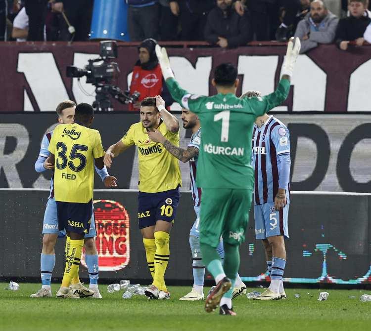 <p>Karşılaşmada Trabzonspor'un gollerini 63. dakikada Enis Bardhi ve 78. dakikada penaltıdan Trezeguet kaydetti. Fenerbahçe'nin golleri 13 ve 45+3. dakikalarda Fred, 87. dakikada Batshuayi'den geldi.</p>
