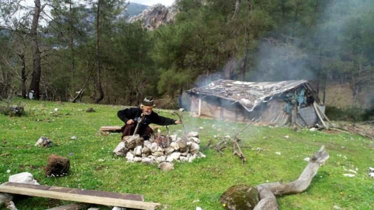 <p>Sık sık amcasını ziyarete geldiğini ve merak ettiğini belirten Şifa Çabuk, şunları söyledi;</p>
<p> </p>