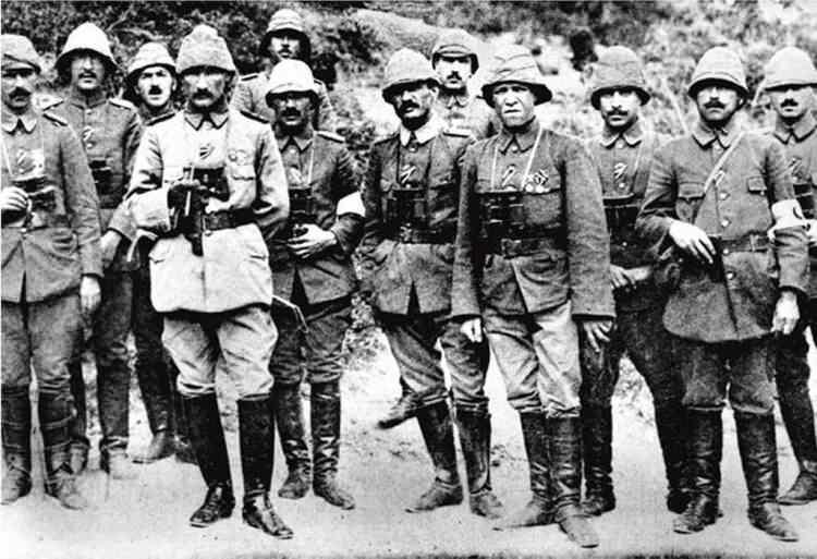<p><strong>Çanakkale Savaşı Konulu Anılar</strong></p>

<p> </p>

<p>Çanakkale savaşı Türk askerleri tarafından savunulmuş ve sonucundan da zaferle sonuçlanmıştır</p>
