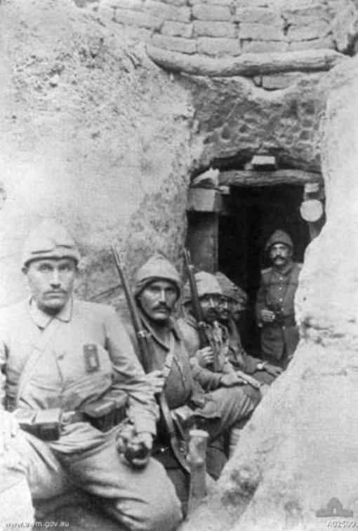 <p>Kangrenin yanı sıra çok kan kaybetmişti ve yaşamasına bir mucize gözüyle bakılıyordu.</p>
