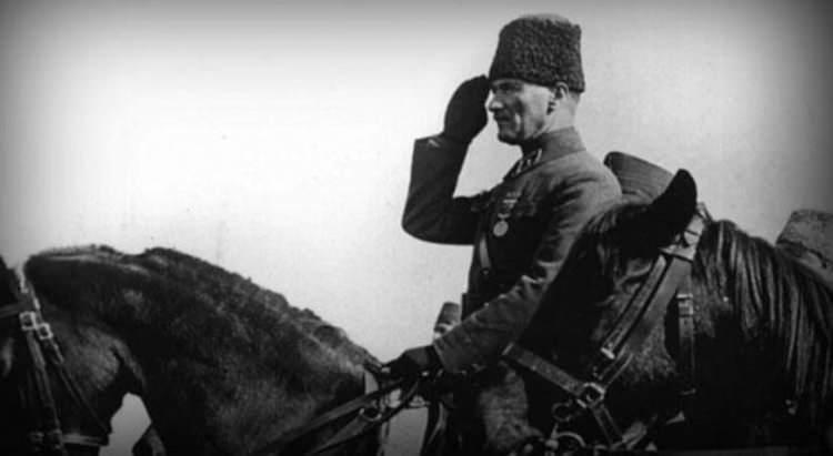 <p>Bulunduğu hastalık durumunda bile savaşı düşünüyor ve yatmak istemiyordu. </p>

